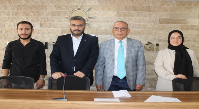 AK Partililer Menderes’i unutmadı