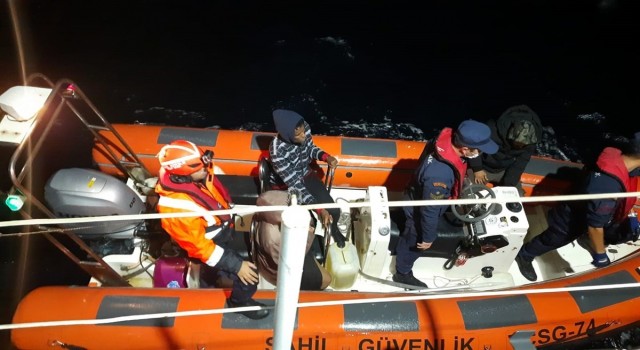 Kuşadası’nda 22 düzensiz göçmen kurtarıldı