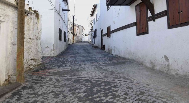 Eski Kuşadası’nın tarihi sokakları aslına uygun olarak yenilendi