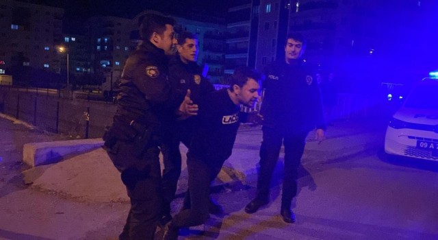 Kaza yapan alkollü sürücü, aracı yol ortasında bırakıp kaçtı