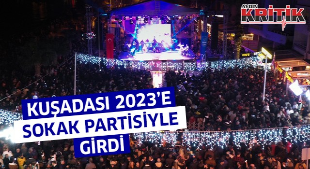 Kuşadası yeni yıla sokak partisiyle girdi