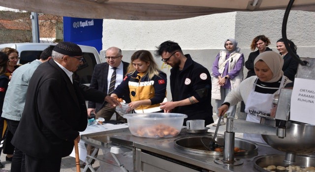 Aydın’daki kazada hayatını kaybeden sağlık personeli için lokma hayrı yapıldı