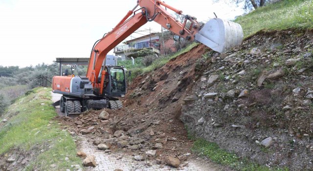 Efeler’den heyelan riskine anında müdahale