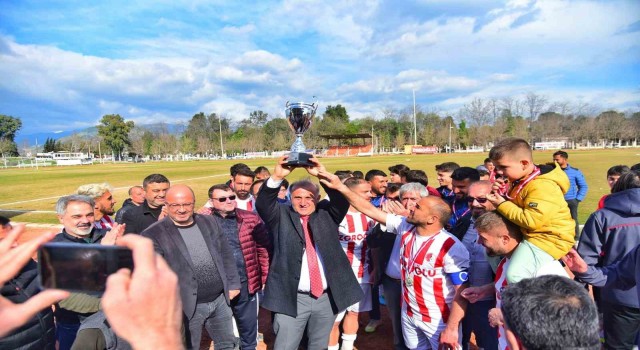 İncirliova Belediyespor namağlup şampiyon oldu