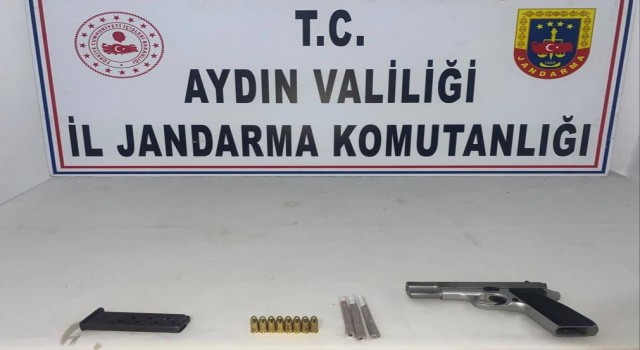 Aydın'da şüpheli araçtan silah ve uyuşturucu çıktı