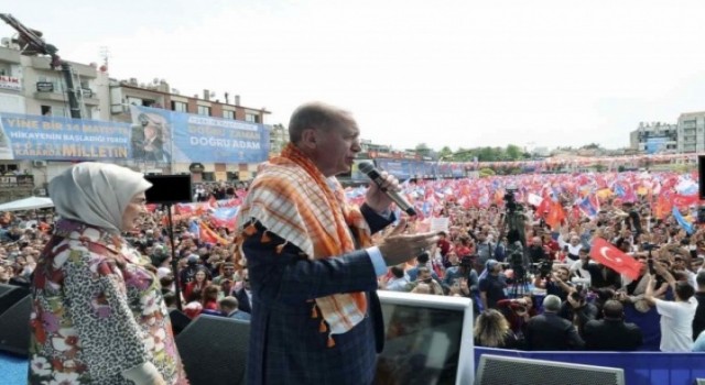 Cumhurbaşkanı Erdoğan: "Oyumuzu ya eser siyasetinden ya da yıkım siyasetinden yana kullanacağız"