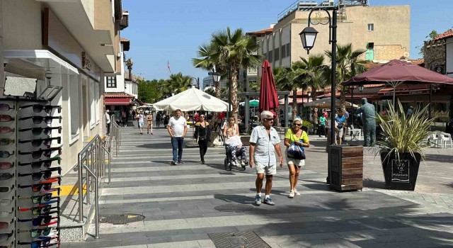 Kuşadası’nda esnaf seçimde oyunu kullandı, işinin başına döndü