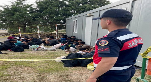 Yunanistan'a geçmek isteyen 34 mülteci Didim'de yakalandı