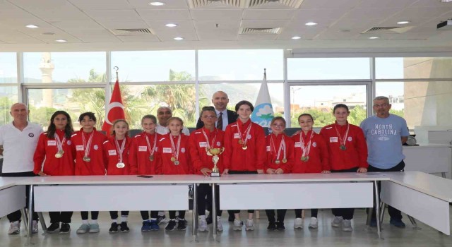 Söke Belediye Başkanı Arıkan, Türkiye Şampiyonlarının sevicini paylaştı