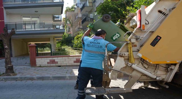 Efeler’de aylık 9 bin ton çöp toplanıyor