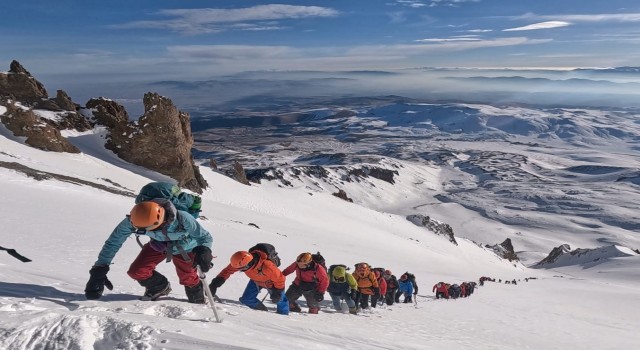 Aydınlı dağcılar, Anadolu’nun Olimpos’una tırmandı