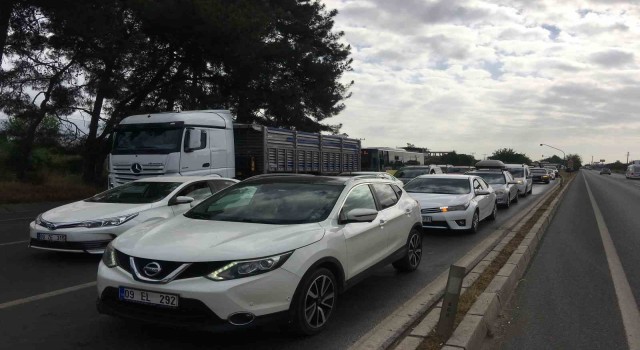 Aydın'da otoyol kapanınca trafik felç oldu