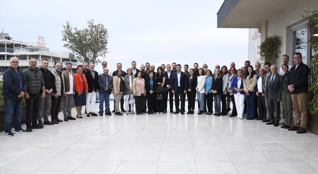 BAŞKAN ÖMER GÜNEL CHP KUŞADASI İLÇE ÖRGÜTÜ’NÜN YENİ YÖNETİMİYLE BİR ARAYA GELDİ