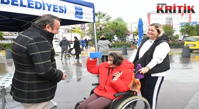 Kuşadası Belediyesi’nden Regaip Kandili’nde vatandaşlara kandil simidi ikramı