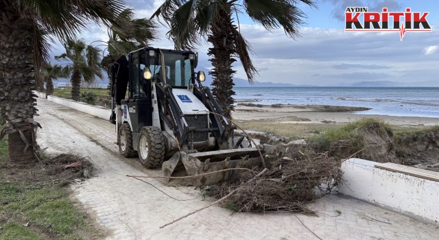 KUŞADASI BELEDİYESİ SAĞANAK YAĞIŞIN İZLERİNİ SİLMEK İÇİN SAHADA