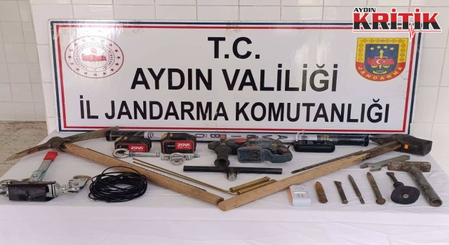 Aydın'da Kaçak Kazıya Suçüstü: 3 Şüpheli Yakalandı