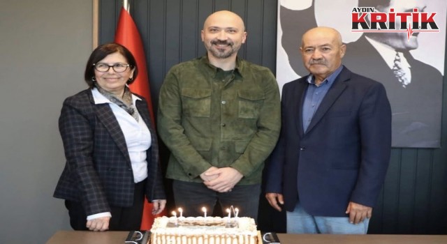 BAŞKAN ARIKAN ÖZEKMEKÇİ’NİN YAKINLARINI KAPININ ÖNÜNE KOYDU.