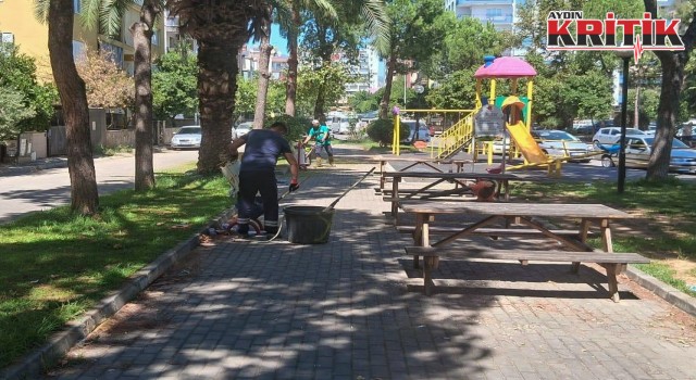 Efeler’de park ve yeşil alanlarda bakım çalışması