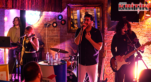 Crow Pub’da dikkat çeken performans: Siyaha Çalan Mor yeniden sahne alacak