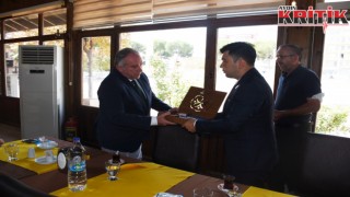 BAŞKAN FUAT ÖNDEŞ ŞEHİT AİLELERİ VE GAZİLERE KURAN-I KERİM VE BAYRAK HEDİYE ETTİ