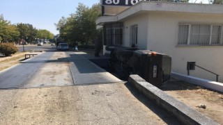 Bir anlık dalgınlığı otomobilin devrilmesine neden oldu