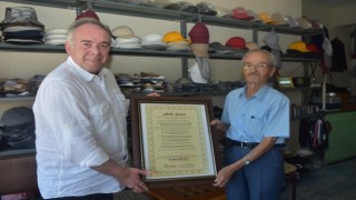 Germencik Belediye Başkanı Öndeş, ’ilin ahisi’ seçilen terzi Gülcan’ı ziyaret etti