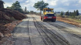 Kuşadası’nda yol çalışmaları devam ediyor