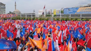 55 Bin Ak Partili Erdoğan’ı bağrına bastı