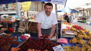 Aydın’da pazar tezgahları kırmızıya boyandı