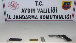 Aydın'da şüpheli araçtan silah ve uyuşturucu çıktı