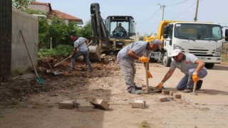 Efeler’in ekipleri yolları yeniliyor