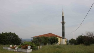 İlginç ama gerçek, köyün bayramlık elbise gibi bayramlık camisi var