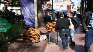 Mitingin kazananı simitçiler oldu