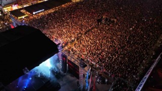 Büyükşehir, 23 Nisan’ı binlerce kişinin katıldığı konserle kutladı
