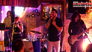 Crow Pub’da dikkat çeken performans: Siyaha Çalan Mor yeniden sahne alacak